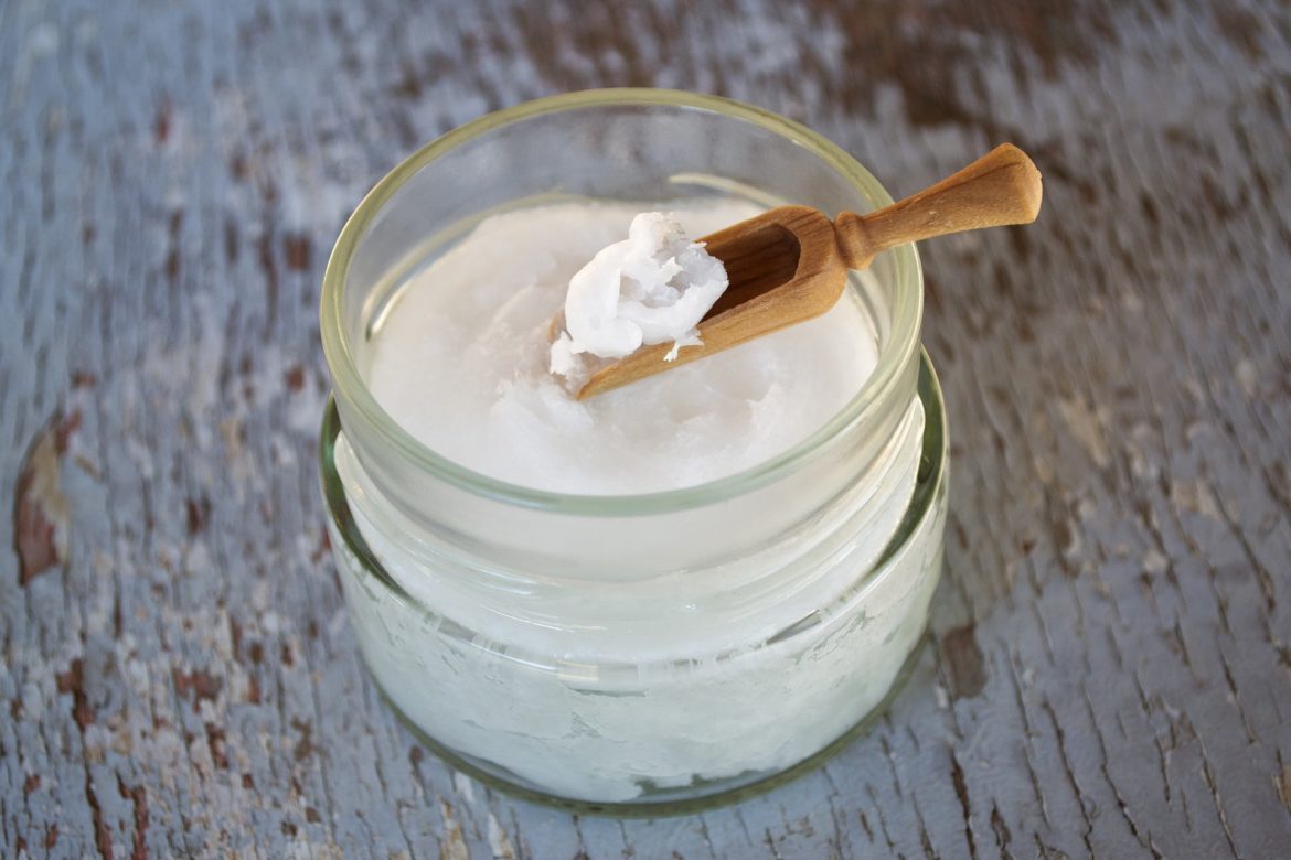 coconut oil on wooden spoon 2090575 1920 coconut oil on wooden spoon 2090575 1920