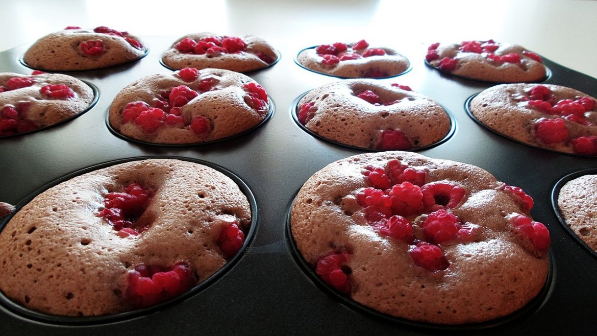 paleo raspberry chia muffins